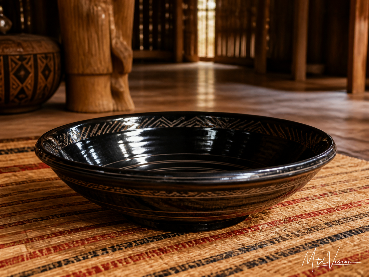 A kind of tray or black porcelain bowl.