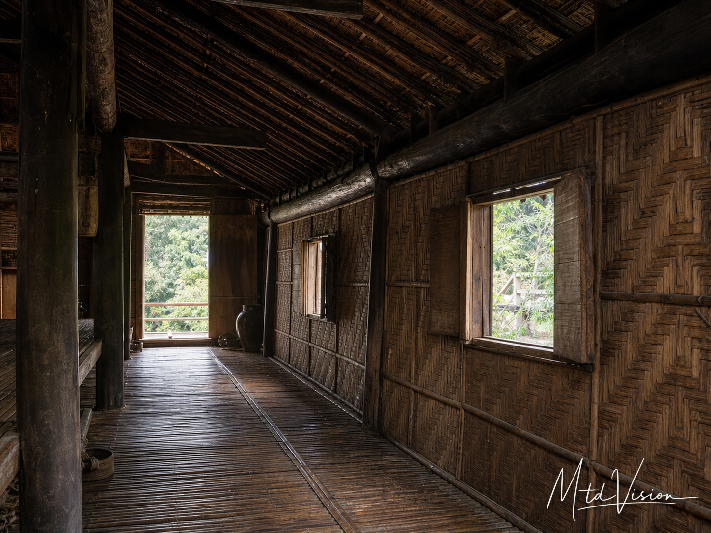 ƀăng bhă: Door; windows.