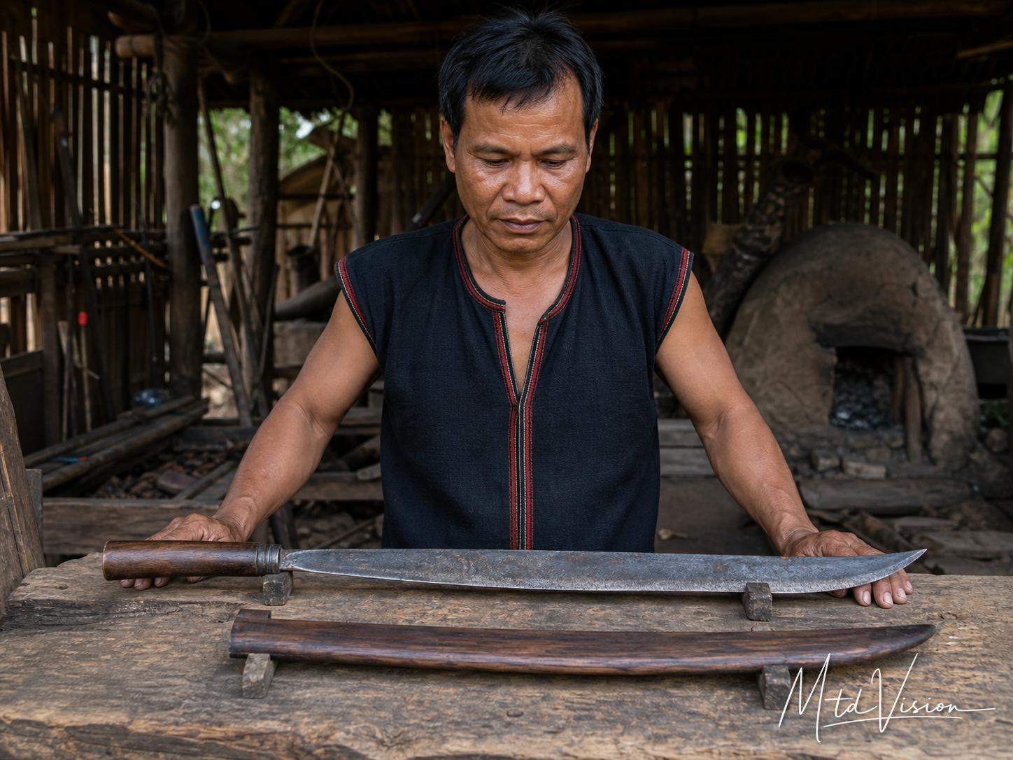 Long knife for fighting; sword.