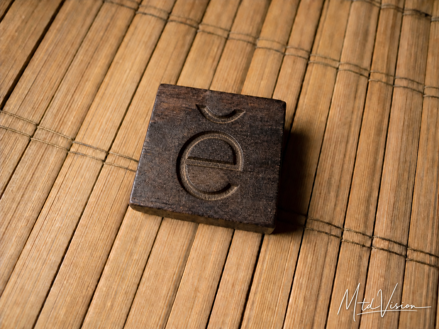 The lowercase letter ĕ of the Rhade alphabet.